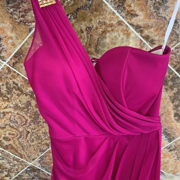 XSCAPE One Shoulder Evening Gown with Jewel Shoulder Embellishment Size 4 - Picture 4 of 13